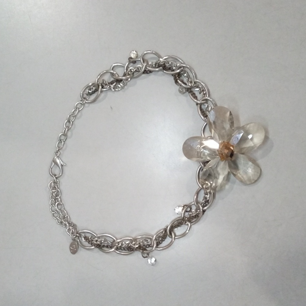 Vintage flower with woven chain neclace